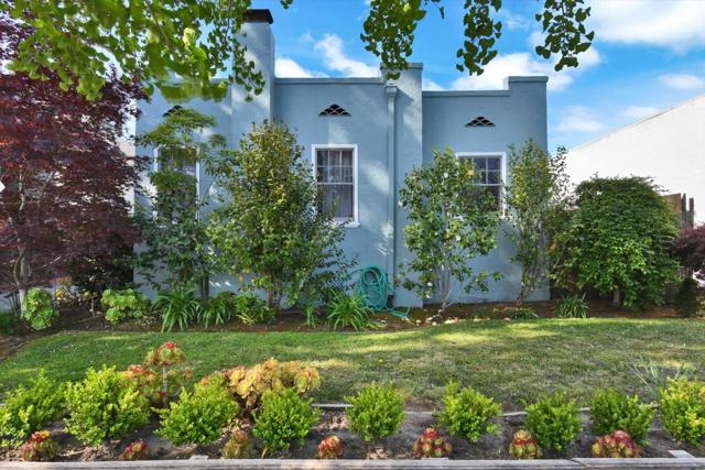 1137 Capuchino Avenue, Burlingame CA: https://media.crmls.org/mediaz/d4bda58f-4318-40ba-a6d5-45e0555d5e81.jpg