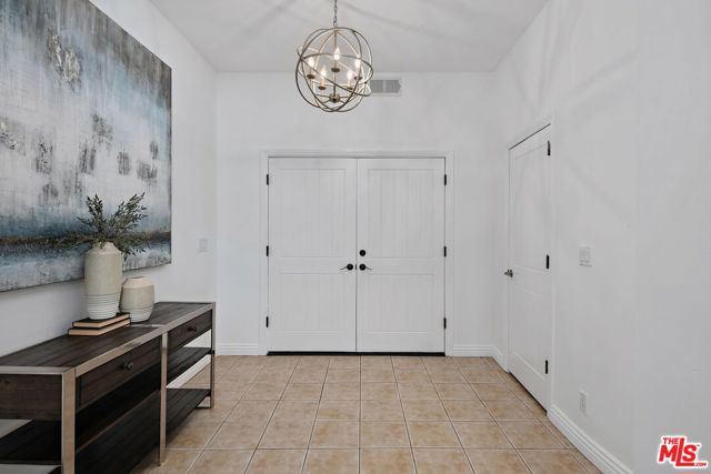 4745 Caritina Drive, Tarzana CA: https://media.crmls.org/mediaz/d4be0886-91ee-4246-b660-f1bd39c869e5.jpg