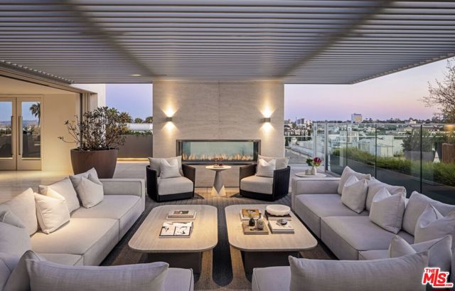 9200 Wilshire Blvd, Beverly Hills CA: https://media.crmls.org/mediaz/d4be4f94-8628-46f8-ab9a-323a93d79033.jpg