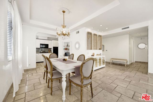 11952 Montana Avenue, Los Angeles CA: https://media.crmls.org/mediaz/d4be5a55-3baf-4f45-a0ba-4fc01fcc00ef.jpg