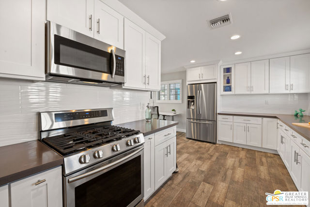 2002 S Bobolink Lane, Palm Springs CA: https://media.crmls.org/mediaz/d4be8601-aa30-4b84-ac48-09fc40fe0c63.jpg