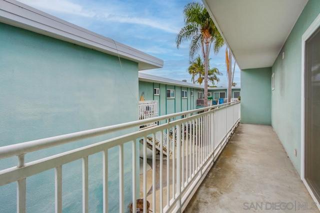2020 Diamond St, San Diego CA: https://media.crmls.org/mediaz/d4bec229-c283-4bef-a495-3805a2c740f4.jpg