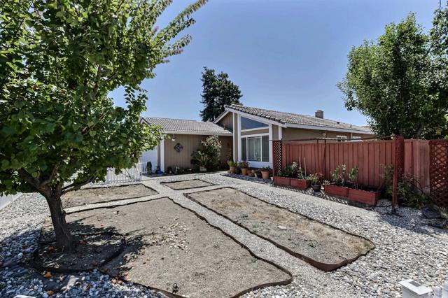 33456 Caliban Drive, Fremont CA: https://media.crmls.org/mediaz/d4becf26-e207-4c8f-9781-65fa23fb32cd.jpg