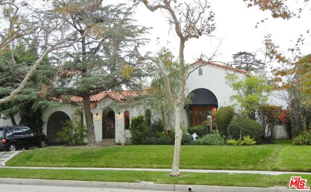 914 S Burnside Avenue, Los Angeles CA: https://media.crmls.org/mediaz/d4beea1c-c40b-46d0-b73d-cae2e5f96047.jpg