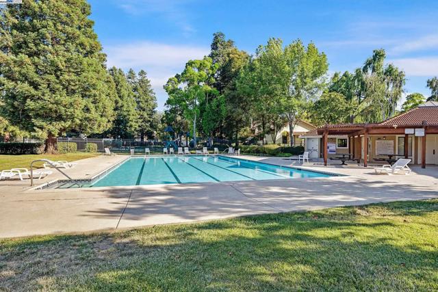 4674 Kimberley Cmn, Livermore CA: https://media.crmls.org/mediaz/d4bf5218-c55b-4a0c-97bf-77bca517e951.jpg