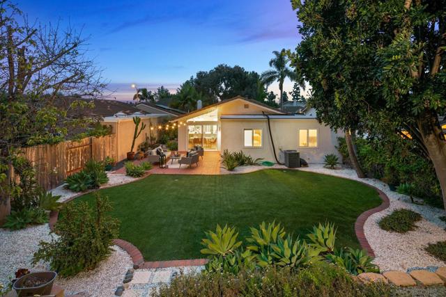 1736 Hill Top Lane, Encinitas CA: https://media.crmls.org/mediaz/d4bfb91a-822e-430a-8803-a99392794024.jpg