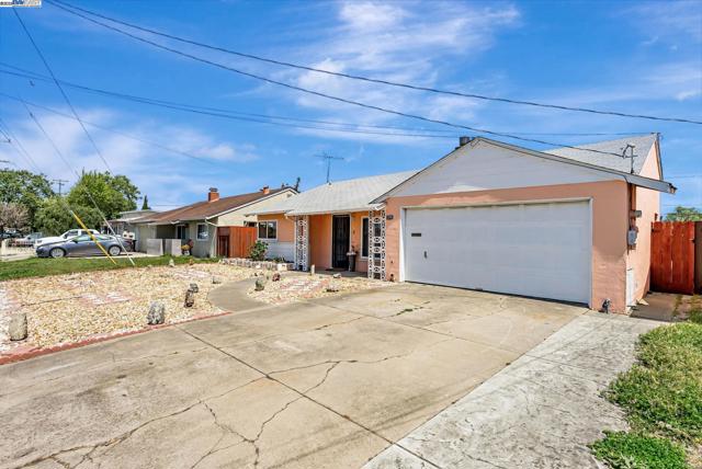 23192 Santa Clara Street, Hayward CA: https://media.crmls.org/mediaz/d4c057aa-7f1b-4513-9341-e2db74cb3501.jpg
