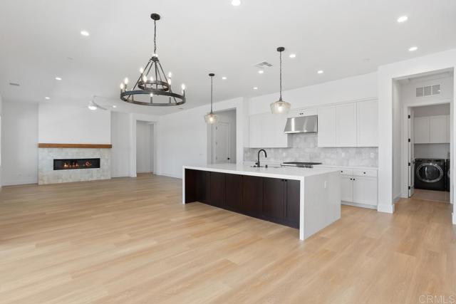 1212 Stonemark Place, Vista CA: https://media.crmls.org/mediaz/d4c1696b-c35d-464d-bff4-f92e427b7c70.jpg