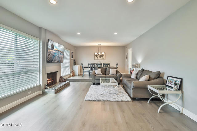 168 E Gainsborough Road, Thousand Oaks CA: https://media.crmls.org/mediaz/d4c2232b-4194-458f-be55-99c425b4520b.jpg