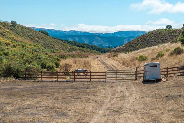 10265 Calle De Robles, Carmel Valley CA: https://media.crmls.org/mediaz/d4c2b24f-6856-4353-a58e-5b5d13eb5000.jpg