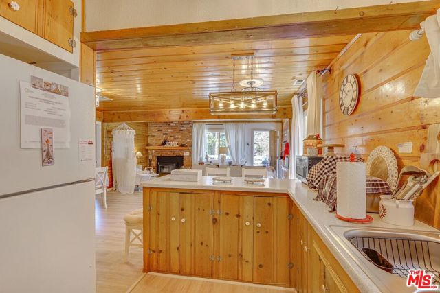 2337 Lookout Drive,  CA: https://media.crmls.org/mediaz/d4c3d207-f79c-4881-be2a-7c0342eef50a.jpg