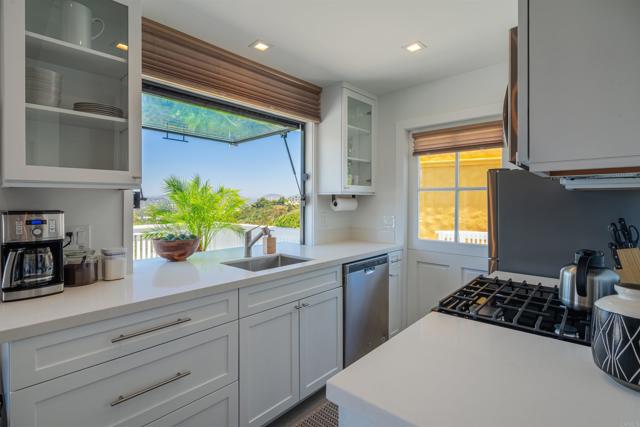 3554 56 Sydney Place, San Diego CA: https://media.crmls.org/mediaz/d4c3f7bb-9f70-4e69-a211-bf066f92e5b5.jpg