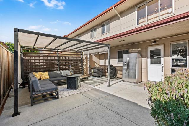 1640 Marina Court, San Mateo CA: https://media.crmls.org/mediaz/d4c42a14-46cf-48a0-8d06-21327cd7acdb.jpg