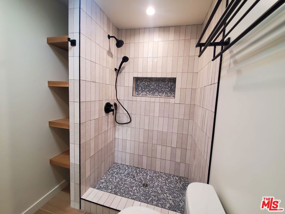 https://media.crmls.org/mediaz/d4c455a9-df0d-480b-b680-610d3545cab1.jpg?preset=X-Large