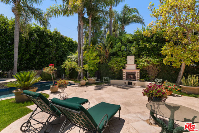 265 N Kenter Avenue, Los Angeles CA: https://media.crmls.org/mediaz/d4c45e42-e68f-45f4-8b39-b2d4ff9d8607.jpg