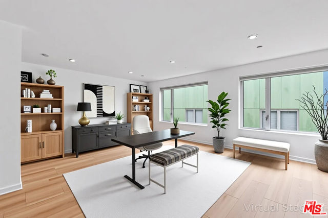 900 N West Knoll Drive, West Hollywood CA: https://media.crmls.org/mediaz/d4c4c954-d02d-454c-8aac-548d0e1c38d0.jpg