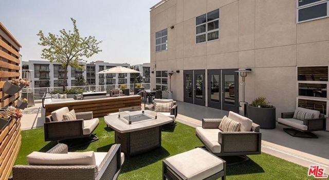 1000 S Hope Street, Los Angeles CA: https://media.crmls.org/mediaz/d4c508da-25d7-4e91-9d6d-bab87dda9b49.jpg