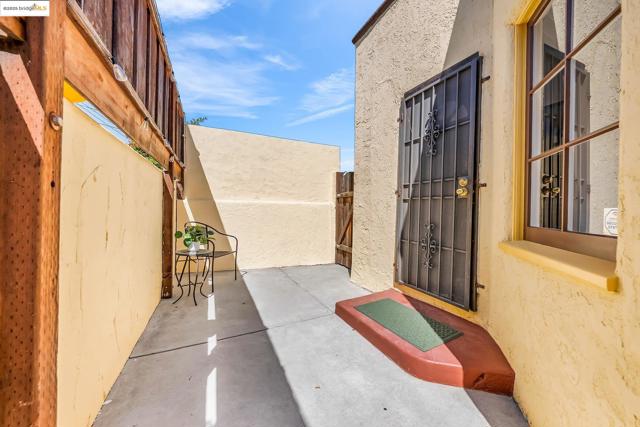 5605 Picardy Dr, Oakland CA: https://media.crmls.org/mediaz/d4c6054d-b1ce-4c6e-8b86-e4e858482fa7.jpg