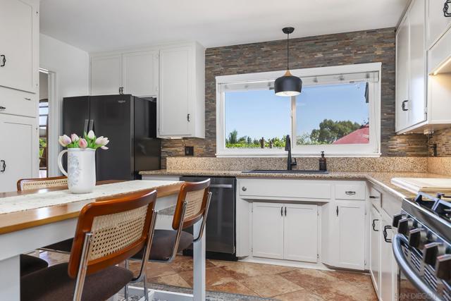 3581 Mount Abbey Ave, San Diego CA: https://media.crmls.org/mediaz/d4c616ac-08da-4a2a-9dd1-7d26ece0b1a7.jpg