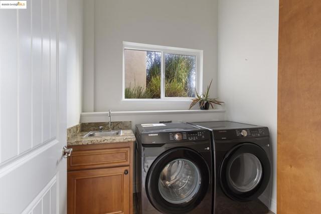 205 Sheridan RD, Oakland CA: https://media.crmls.org/mediaz/d4c6bc8f-a64c-45db-a76d-a441ee60c527.jpg
