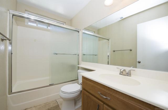 630 Thunder Gln, Escondido CA: https://media.crmls.org/mediaz/d4c762b6-30cb-466e-9f2a-ae5ed79809b7.jpg