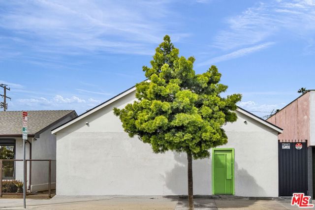 9611 S Vermont Avenue, Los Angeles CA: https://media.crmls.org/mediaz/d4c7b297-80f5-4db1-ac2f-f8907862be10.jpg