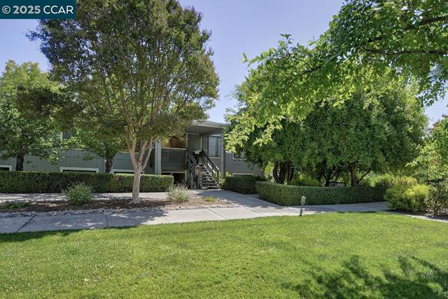 1224 Singingwood Ct, Walnut Creek CA: https://media.crmls.org/mediaz/d4c7cc00-2dfd-48cc-85fa-1fd91d6601ad.jpg