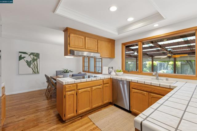 1752 Berrywood Ct, Concord CA: https://media.crmls.org/mediaz/d4c7eacd-0c7c-4d5b-81fd-6c2353223e2e.jpg