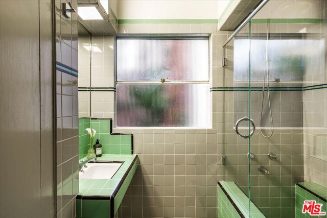 947 N Martel Avenue, Los Angeles CA: https://media.crmls.org/mediaz/d4c80c30-9ee9-4c5b-8335-6a9d7c814b4e.jpg