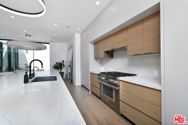 5316 Lennox, Sherman Oaks CA: https://media.crmls.org/mediaz/d4c80efb-678f-4ccc-a70b-023684dc15ed.jpg