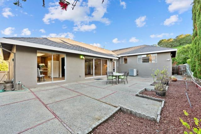 942 Viewridge Drive, San Mateo CA: https://media.crmls.org/mediaz/d4c8122f-82ef-4b97-8ef7-63ab5faa3245.jpg