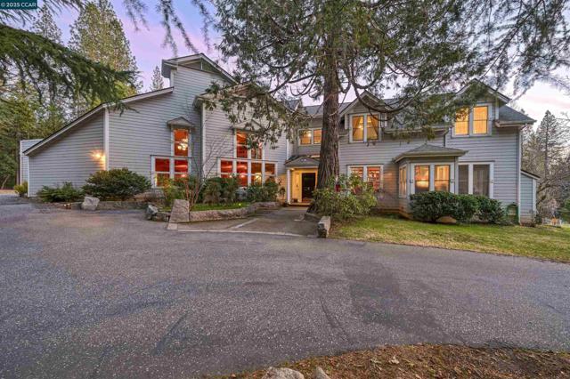11417 Red Dog Rd, Nevada City CA: https://media.crmls.org/mediaz/d4c82167-0f1f-4208-a2fa-5deeea7502f7.jpg