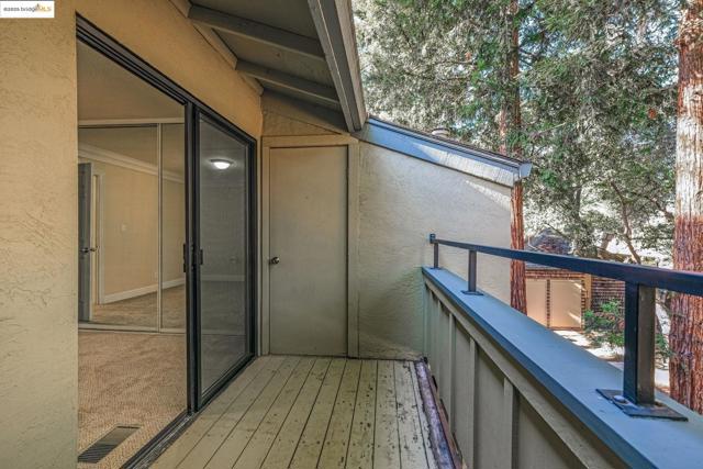 2141 Northwood Cir, Concord CA: https://media.crmls.org/mediaz/d4c839ba-92ff-4548-9680-8a0131d71a8b.jpg