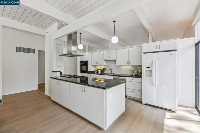 243 Santa Fe Dr, Walnut Creek CA: https://media.crmls.org/mediaz/d4c88cbc-f236-49c4-8b1a-f2c3318bc649.jpg