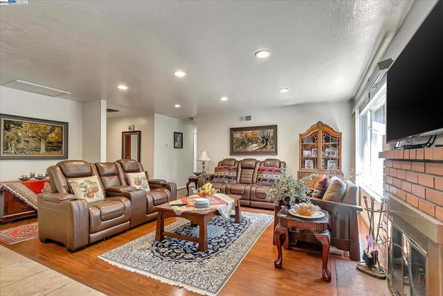 Image 2 of 34 For 4820 Fork Ct