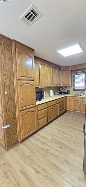 1661 Minnesota St, Fairfield CA: https://media.crmls.org/mediaz/d4ca50ab-d8d8-4ab2-a1f1-890da3f43380.jpg
