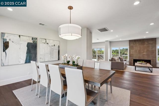 625 Sky Hy Cir, Lafayette CA: https://media.crmls.org/mediaz/d4ca9022-ce63-4103-aa49-acc6f81e6439.jpg