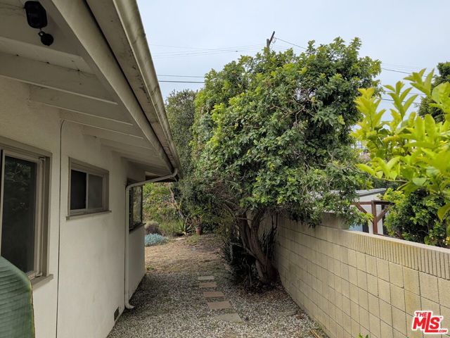 8217 Billowvista Drive photo 3