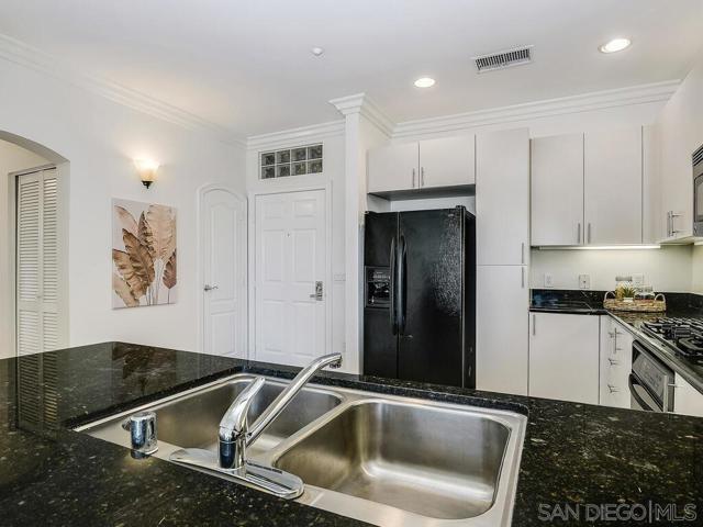525 11th Ave, San Diego CA: https://media.crmls.org/mediaz/d4cb33ac-6815-4606-91e1-45d238fef75c.jpg