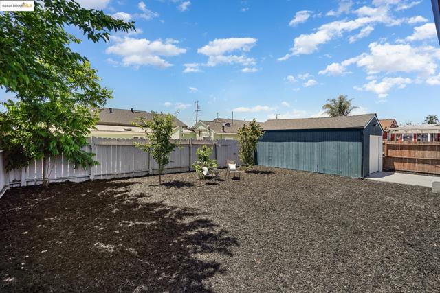 278 Cairo Rd, Oakland CA: https://media.crmls.org/mediaz/d4cb8d9d-2baa-4373-b35a-5ad7b63e0511.jpg