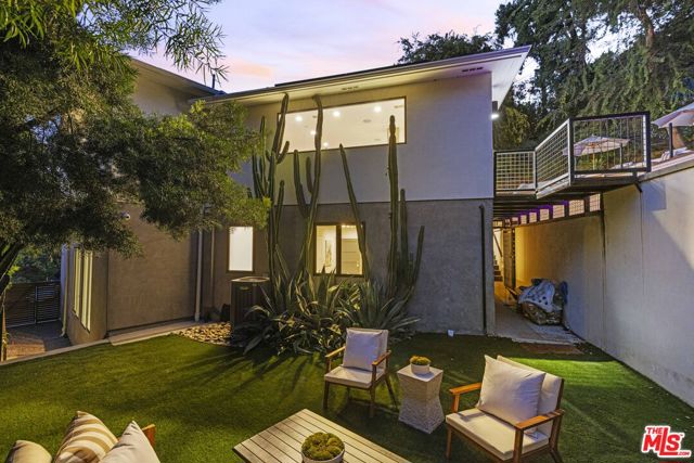 3873 Berry Drive, Studio City CA: https://media.crmls.org/mediaz/d4cb905e-9746-46c9-9181-99764cacc8bb.jpg