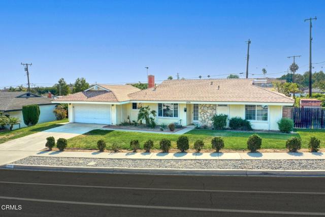 1209 Rosewood Avenue, Camarillo CA: https://media.crmls.org/mediaz/d4cbb8bf-8bdf-4847-94db-28d713f36ed0.jpg