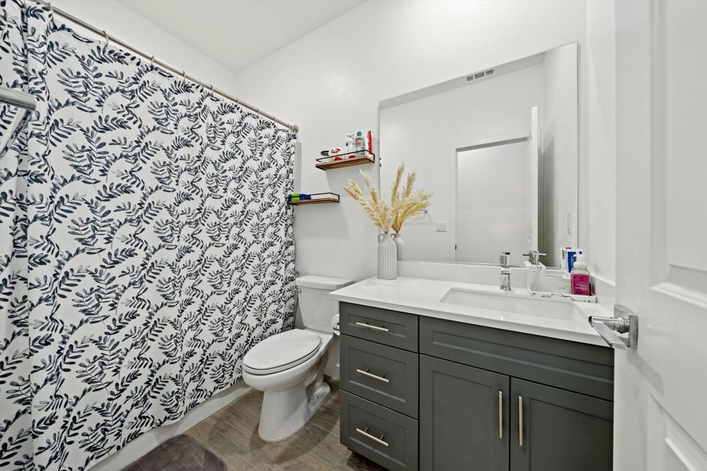 https://media.crmls.org/mediaz/d4cc2d70-0384-4f6b-a2f0-d3d6595dfb72.jpg?preset=X-Large