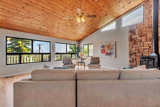 3709 Kenwood Avenue, San Mateo CA: https://media.crmls.org/mediaz/d4ccc7c7-f6ba-4128-af94-85e8cb5771b6.jpg