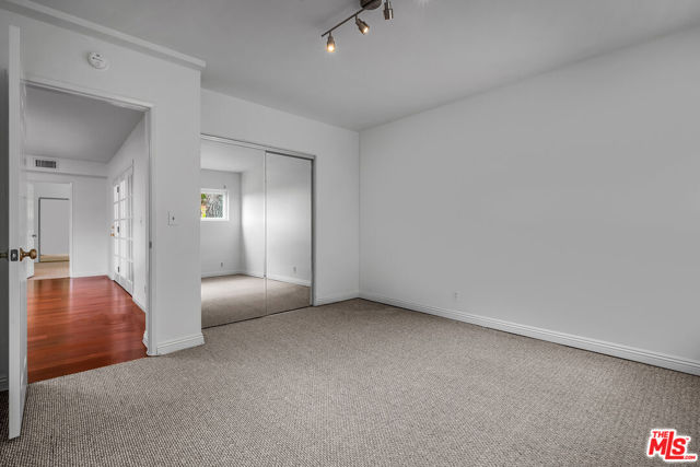 2925 Dona Susana Drive, Studio City CA: https://media.crmls.org/mediaz/d4ccd283-8f42-4760-86bf-da2a30c48405.jpg