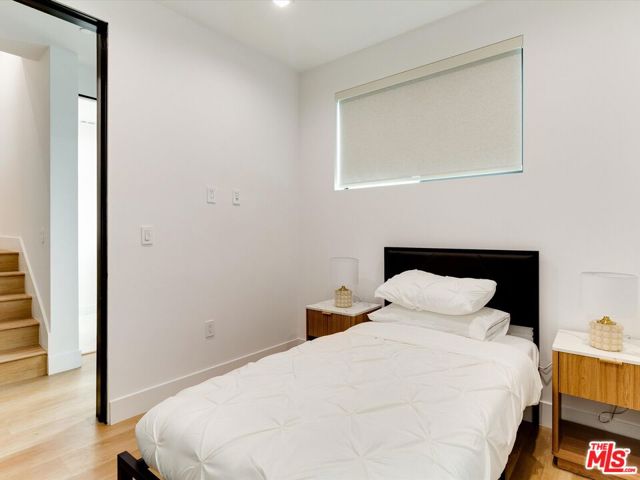 2815 1/2 S Redondo Boulevard, Los Angeles CA: https://media.crmls.org/mediaz/d4cd65d0-379a-4d46-bdeb-988593295551.jpg
