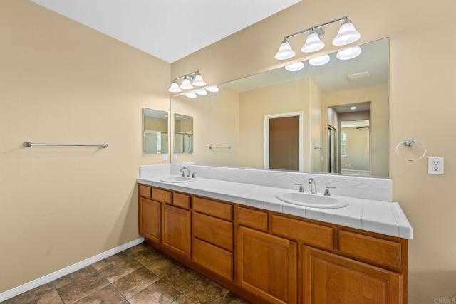 32066 Red Mountain Way, Temecula CA: https://media.crmls.org/mediaz/d4ce7fe8-a12c-449f-9648-fc5b272f9ca0.jpg