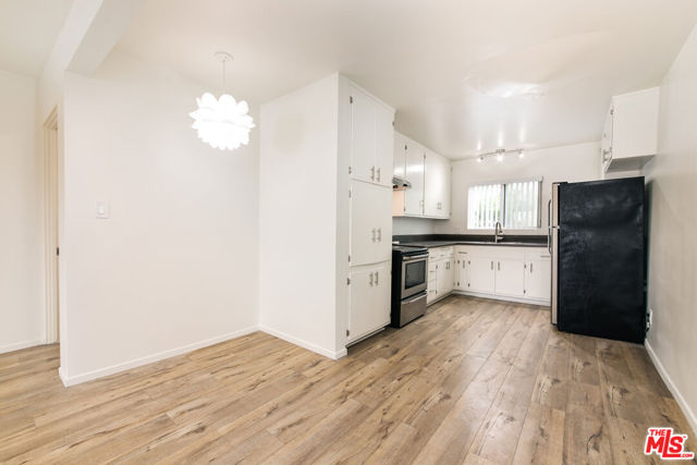2333 Hauser Boulevard, Los Angeles CA: https://media.crmls.org/mediaz/d4cf26ec-afe4-41fa-8afe-edc05497b788.jpg