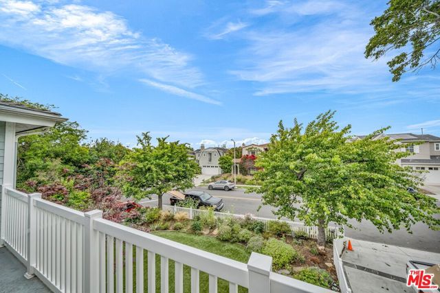 8011 Rayford Drive, Los Angeles CA: https://media.crmls.org/mediaz/d4cf68f6-e6fe-4b28-869b-8669464f17c9.jpg