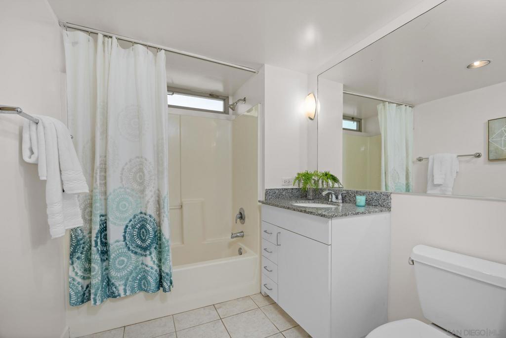 425 W Beech Street - photo 15